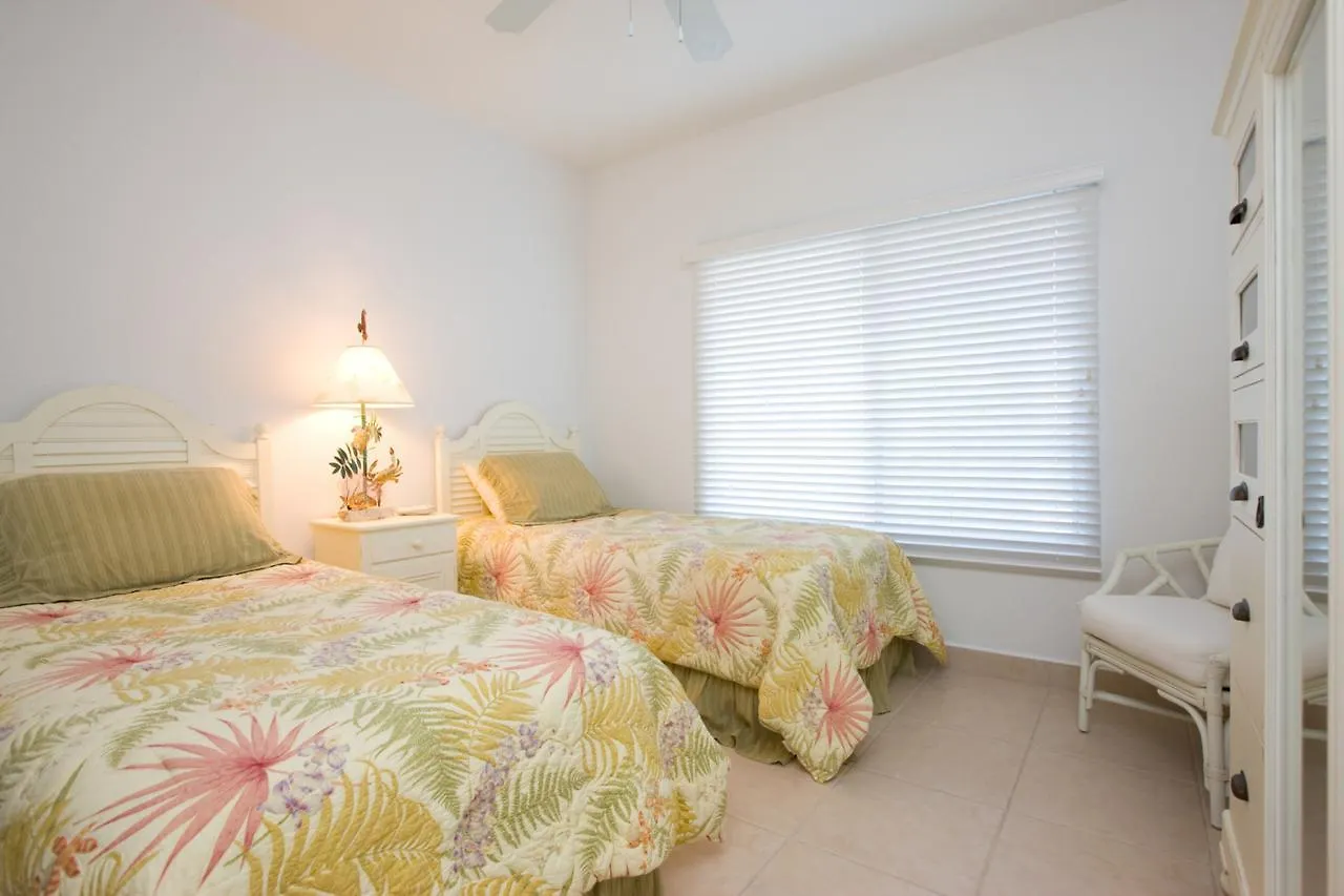Kaibo Yacht Club By Cayman Villas Driftwood Village Isole Cayman